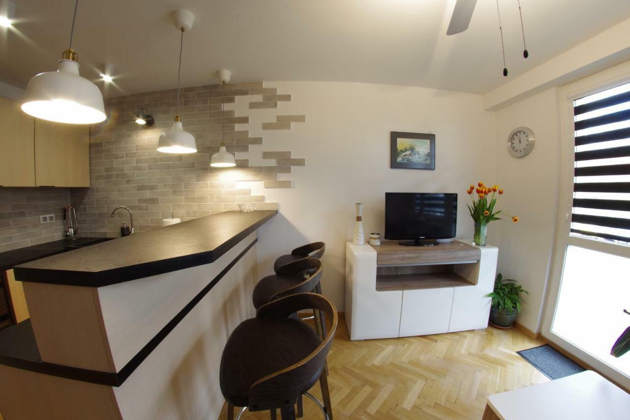 Apatramenty Promienista Apartment Poznan Exterior photo